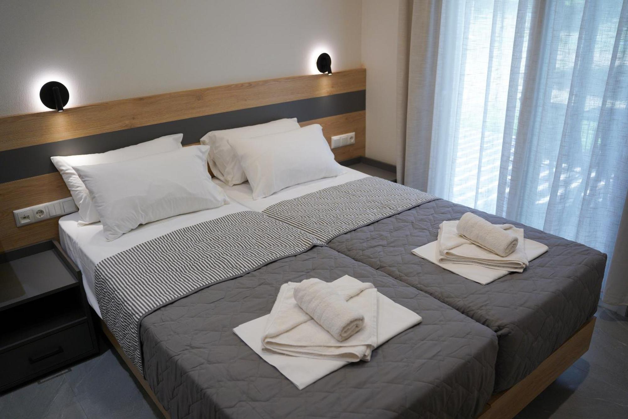 Paralía Skotínis Sintrivanis Resort Beach מראה חיצוני תמונה
