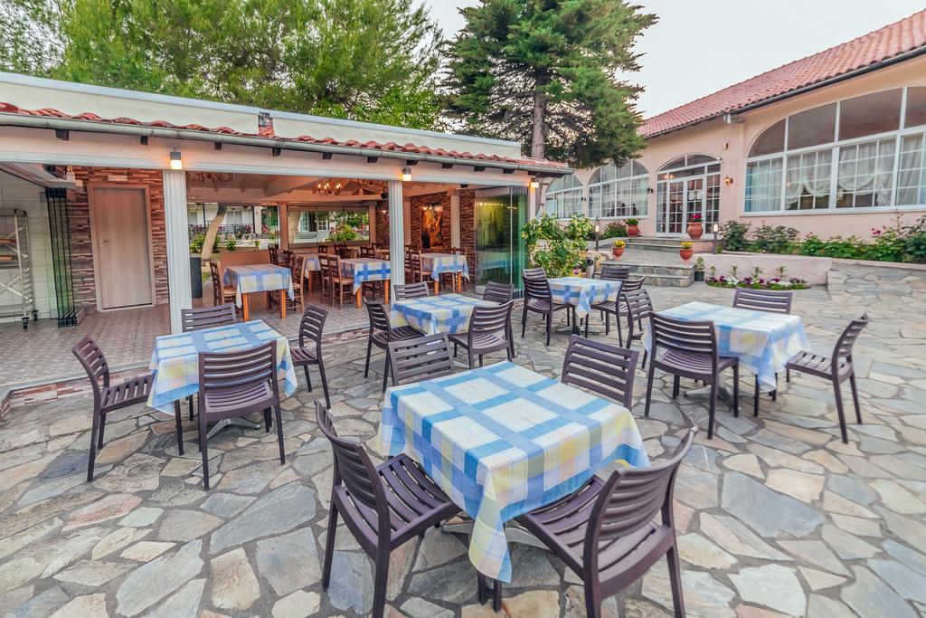 Paralía Skotínis Sintrivanis Resort Beach מראה חיצוני תמונה