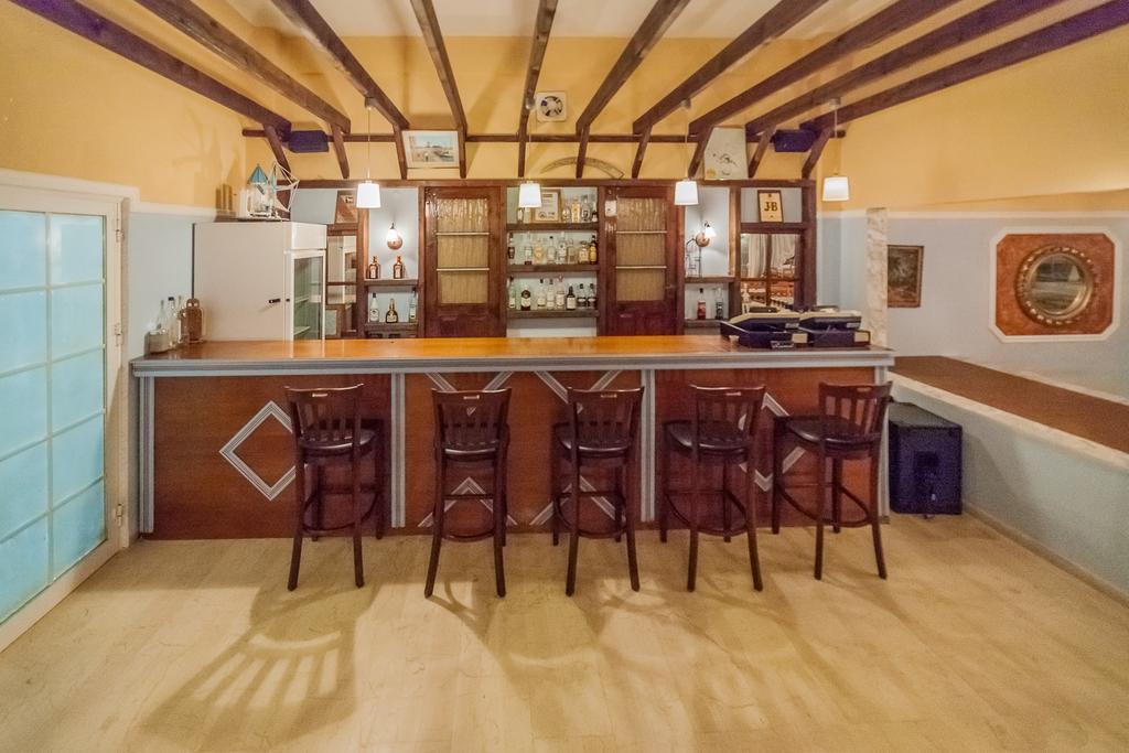 Paralía Skotínis Sintrivanis Resort Beach מראה חיצוני תמונה